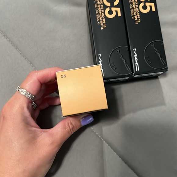 NEW! MAC Studio Fix Liquid Foundation - Picture 2 of 6